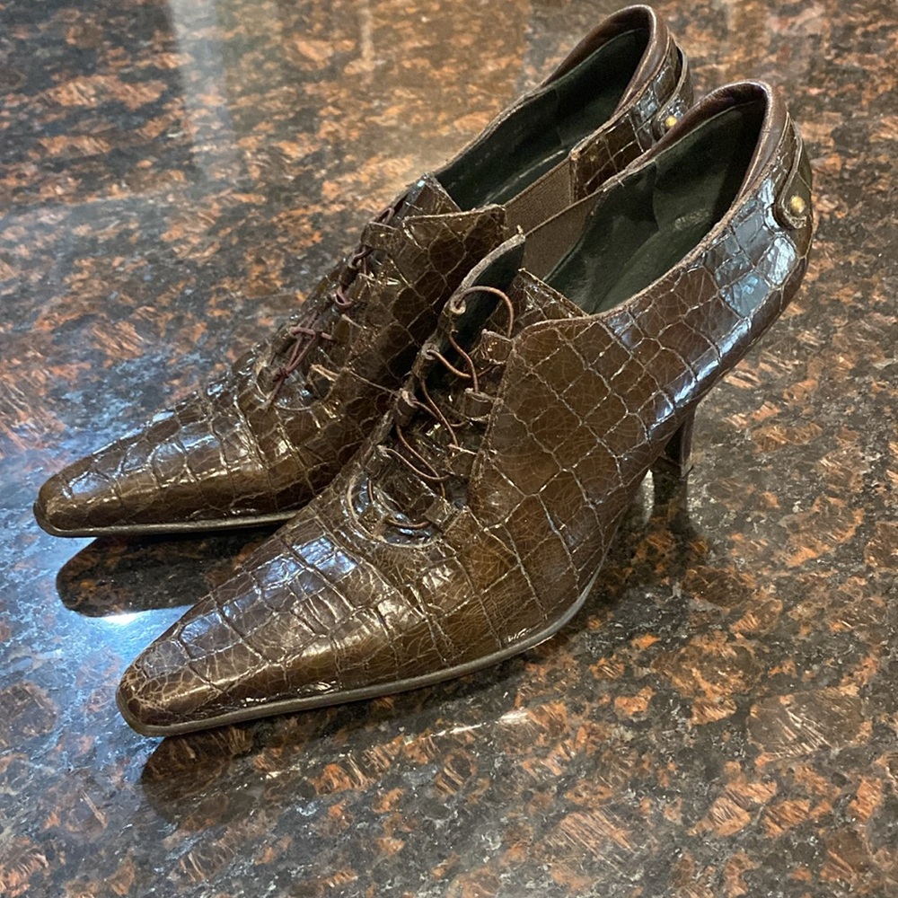 Donald J Pliner leather bootie. Like new. 6.5